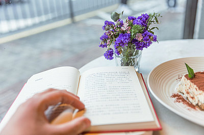 報考在職研究生必須是在職人員嗎？