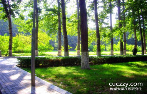 ?？粕c本科生報考傳媒大學在職研究生有什么區別?